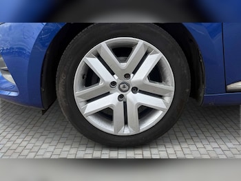 Used Renault Clio 2020 for sale - 79095973: Photo