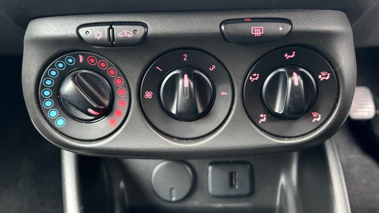 Used Vauxhall Corsa 2016 for sale - 77859735: Photo 16