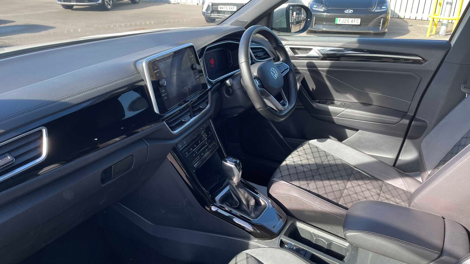 Used Volkswagen T-Roc for sale - 77861447: Photo 11