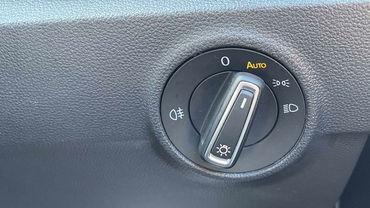 Used Volkswagen T-Roc for sale - 77861447: Photo 13