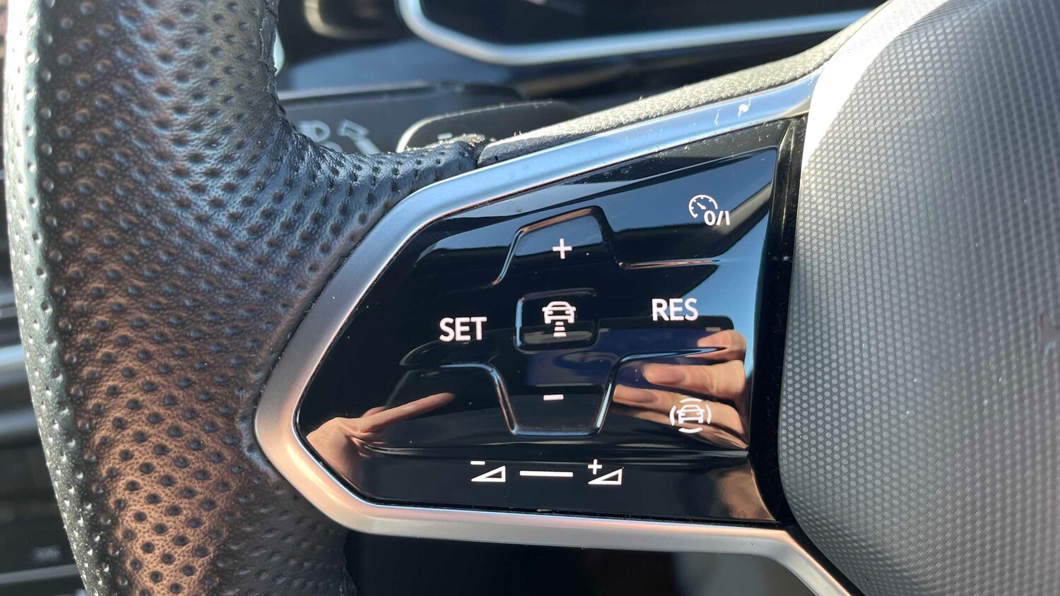 Used Volkswagen T-Roc for sale - 77861447: Photo 18