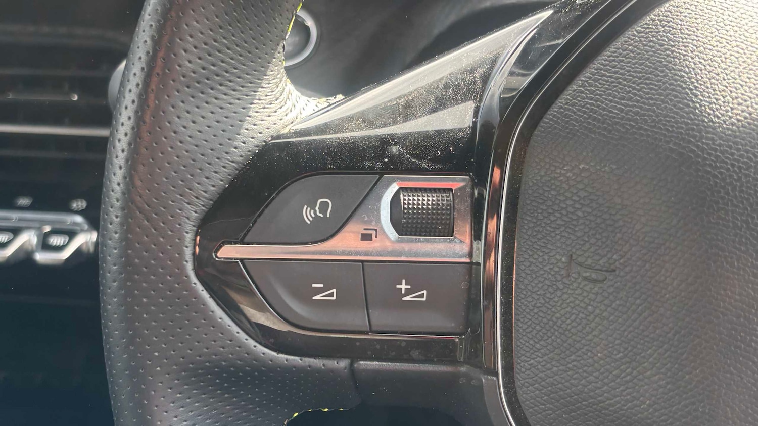 Used Peugeot 2008 2023 for sale - 78037893: Photo 17