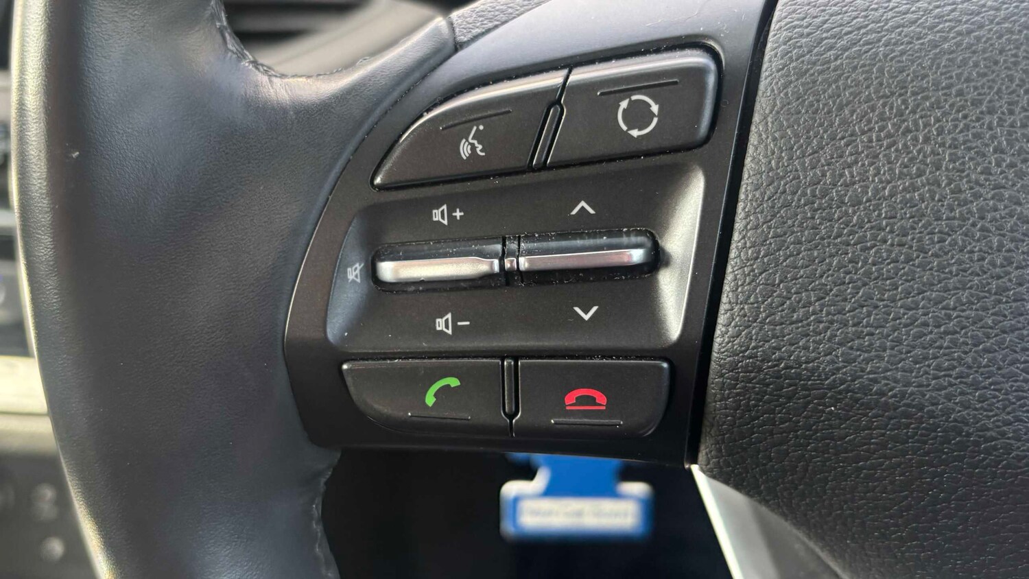 Used Toyota C-HR 2023 for sale - 78173970: Photo 16