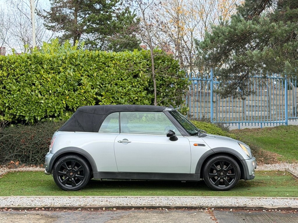 Used MINI Convertible 2006 for sale - 77020371: Photo 2