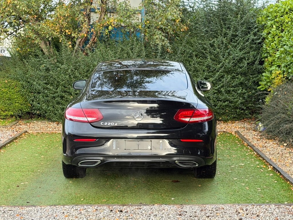Used Mercedes-Benz C Class 2017 for sale - 76396402: Photo 4
