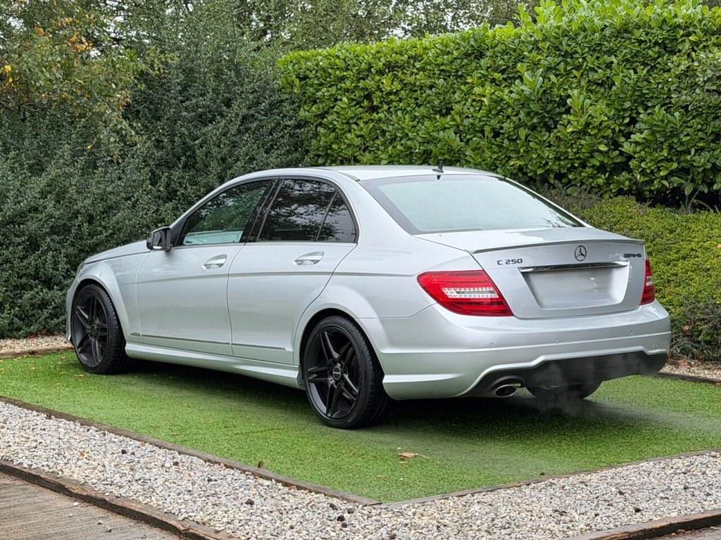 Used Mercedes-Benz C Class 2014 for sale - 76333985: Photo 4