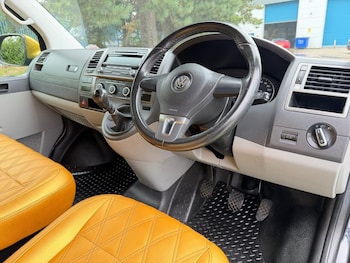 Used Volkswagen Transporter 2015 for sale - 79300156: Photo