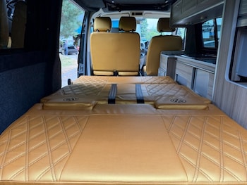 Used Volkswagen Transporter 2015 for sale - 79300156: Photo