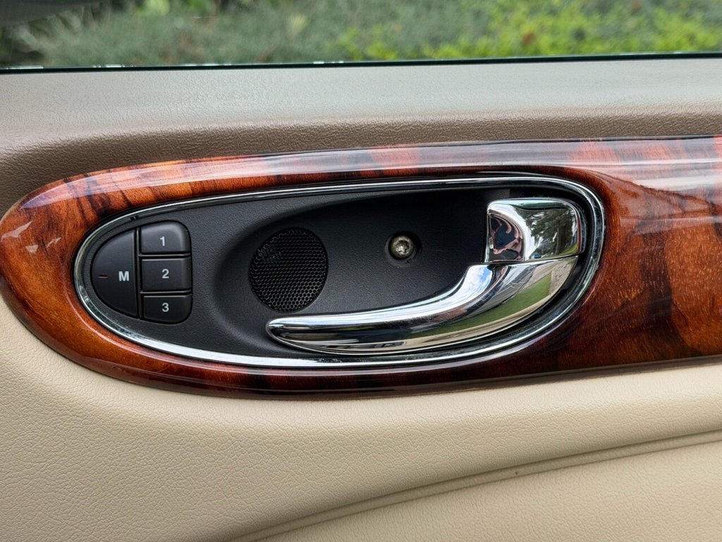 Used Jaguar XJ 2004 for sale - 77849913: Photo 16