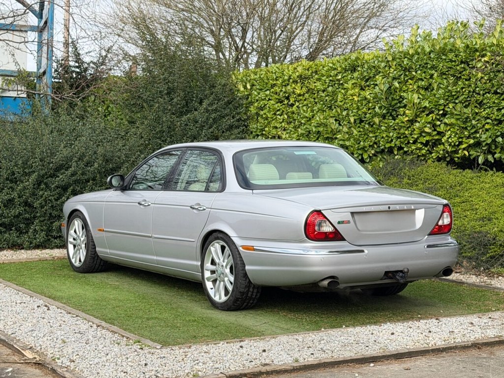 Used Jaguar XJ 2004 for sale - 77849913: Photo 6