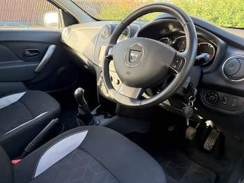 Used Dacia Sandero Stepway 2015 for sale - 76570291: Photo