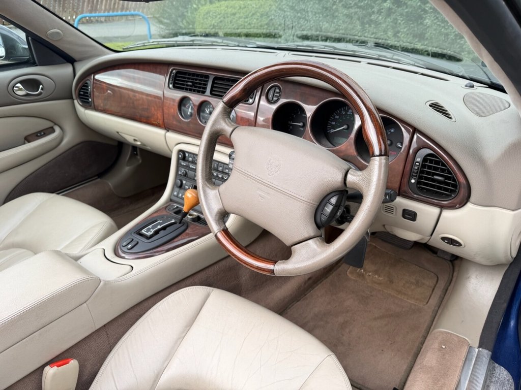 Used Jaguar XK8 2004 for sale - 77673508: Photo 3