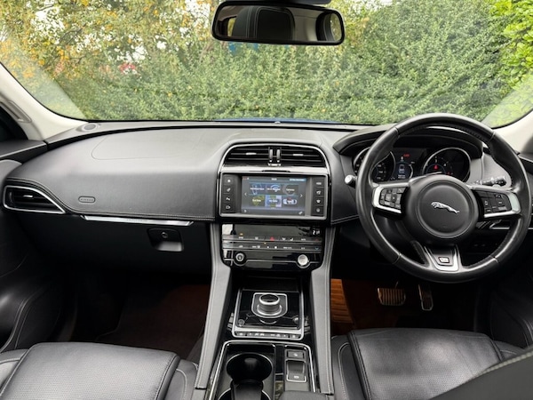 Used Jaguar F-Pace 2017 for sale - 76241447: Photo 3
