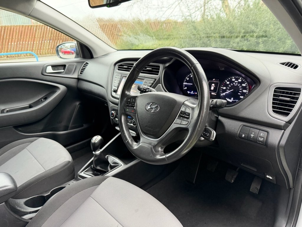 Used Hyundai i20 2017 for sale - 76986244: Photo 3