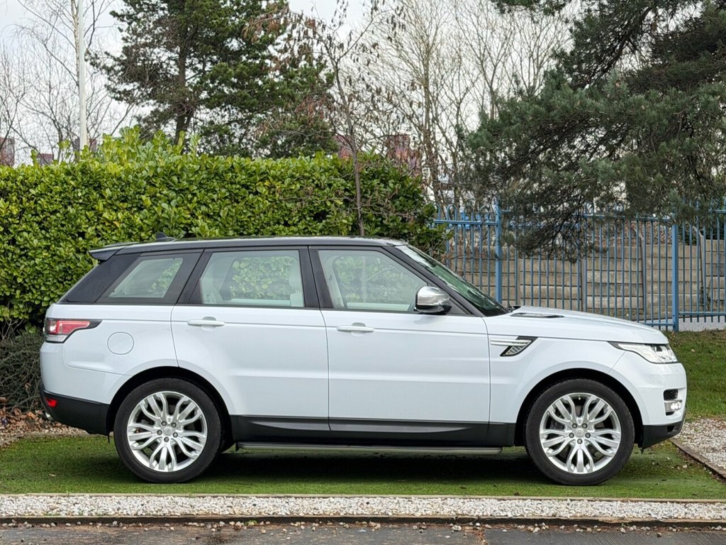Used Land Rover Range Rover Sport 2015 for sale - 77667327: Photo 2