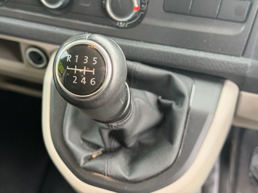 Used Volkswagen Transporter 2018 for sale - 77673511: Photo 14