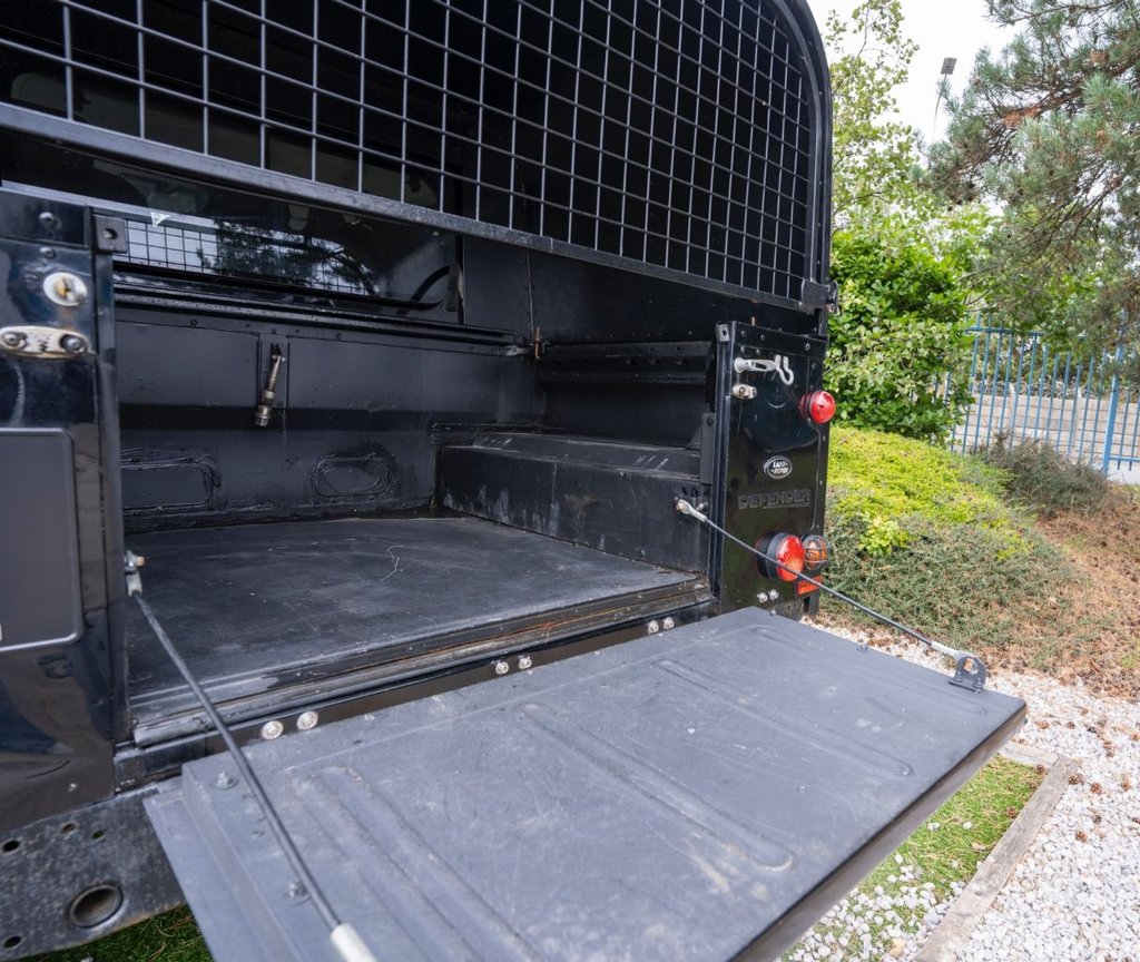 Used Land Rover Defender 110 2008 for sale - 77014293: Photo 6