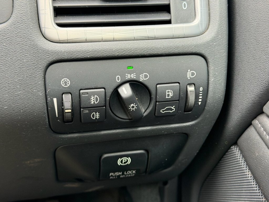 Used Volvo XC70 2013 for sale - 78167318: Photo 13