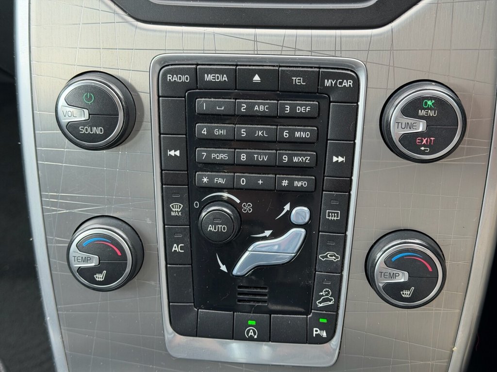 Used Volvo XC70 2013 for sale - 78167318: Photo 18