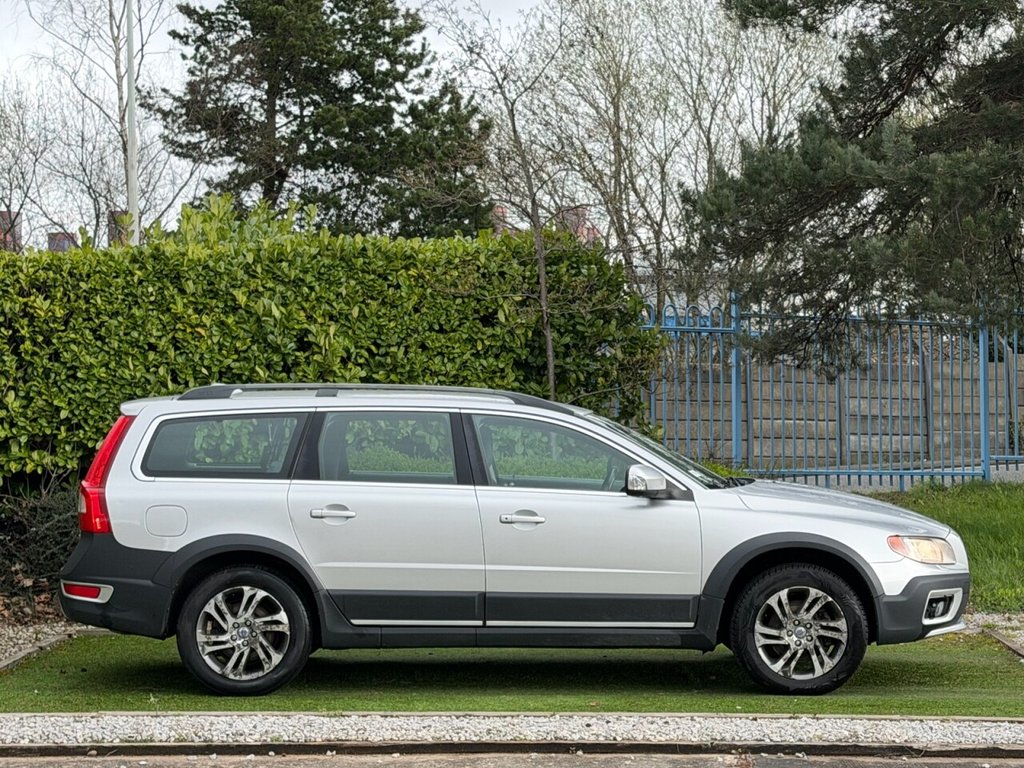 Used Volvo XC70 2013 for sale - 78167318: Photo 2