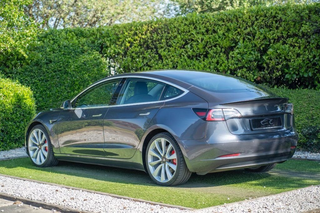 Used Tesla Model 3 2019 for sale - 76023736: Photo 2