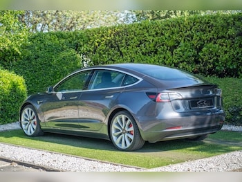 Used Tesla Model 3 2019 for sale - 76023736: Photo 2