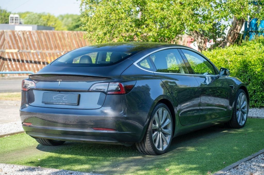 Used Tesla Model 3 2019 for sale - 76023736: Photo 4