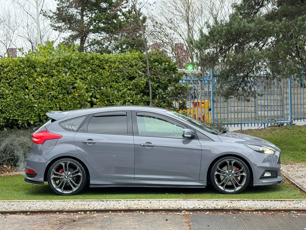 Used Ford Focus 2015 for sale - 77139551: Photo 2