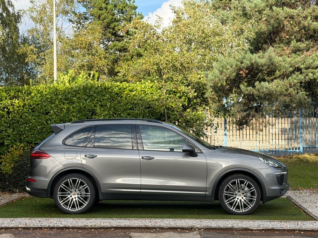 Used Porsche Cayenne 2016 for sale - 76820599: Photo 2