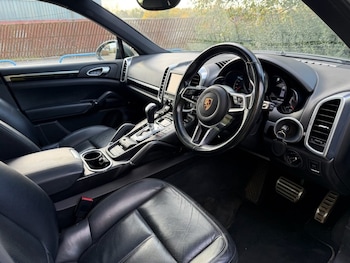 Used Porsche Cayenne 2016 for sale - 76820599: Photo
