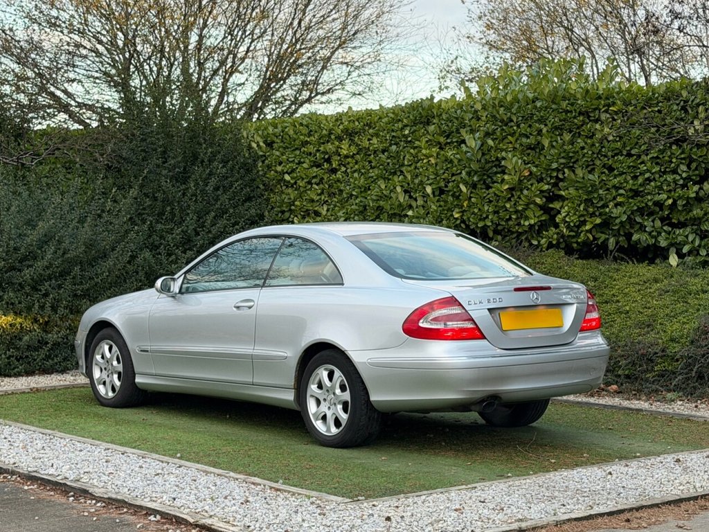 Used Mercedes-Benz CLK 2004 for sale - 76934754: Photo 4