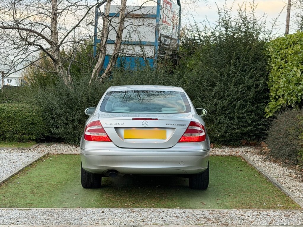 Used Mercedes-Benz CLK 2004 for sale - 76934754: Photo 5