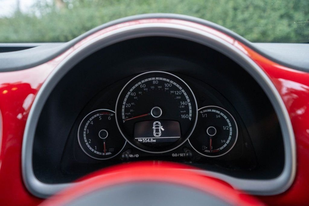 Used Volkswagen Beetle 2015 for sale - 77672671: Photo 6