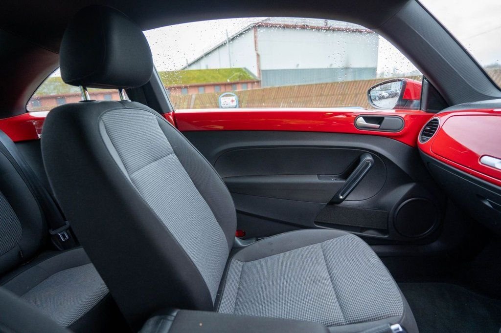 Used Volkswagen Beetle 2015 for sale - 77672671: Photo 9