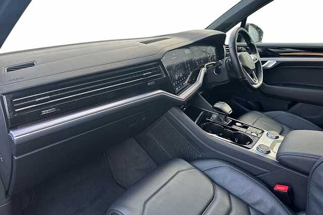 Used Volkswagen Touareg 2023 for sale - 76910868: Photo 2