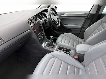 Used Volkswagen Golf 2019 for sale - 77622235: Photo