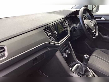 Used Volkswagen T-Roc 2020 for sale - 75581884: Photo