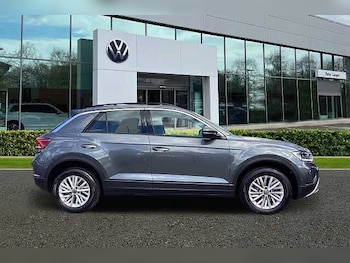 Used Volkswagen T-Roc 2023 for sale - 75924558: Photo