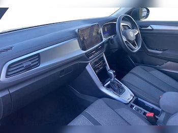 Used Volkswagen T-Roc 2022 for sale - 76969239: Photo