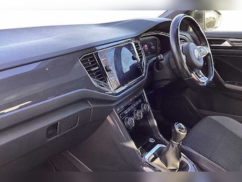 Used Volkswagen T-Roc 2019 for sale - 77207595: Photo