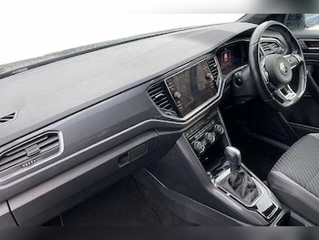 Used Volkswagen T-Roc 2021 for sale - 76518041: Photo