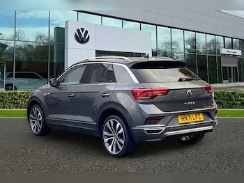Used Volkswagen T-Roc 2021 for sale - 76518041: Photo