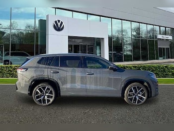 Used Volkswagen Touran 2025 for sale - 76637986: Photo