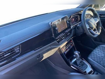 Used Volkswagen T-Roc 2025 for sale - 77069408: Photo