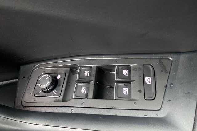 Used Volkswagen T-Roc 2023 for sale - 76069829: Photo 24