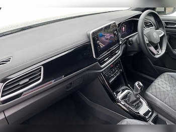 Used Volkswagen T-Roc 2023 for sale - 76069829: Photo 2