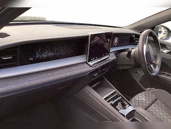 Used Volkswagen Touran 2025 for sale - 76611710: Photo