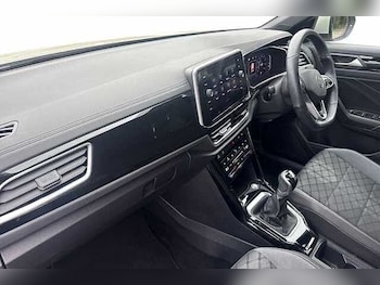 Used Volkswagen T-Roc 2022 for sale - 76010554: Photo 2
