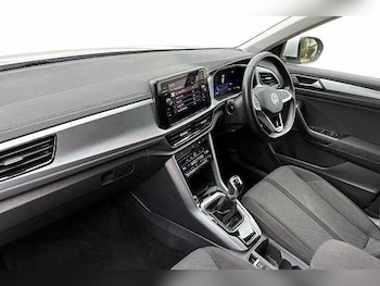 Used Volkswagen T-Roc 2023 for sale - 76069832: Photo 2