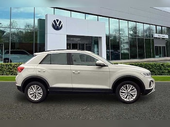 Used Volkswagen T-Roc 2022 for sale - 77535776: Photo